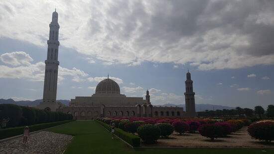 Von der Straße noch ein letzter Blick zurück zur Moschee