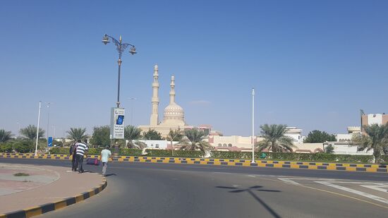 Auch hier gibt es eine „Sultan Qaboos Moschee“