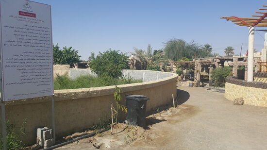 Immer wieder wird zum Gebet gerufen—dies ist eine Reinigungsstelle-vermuten wir