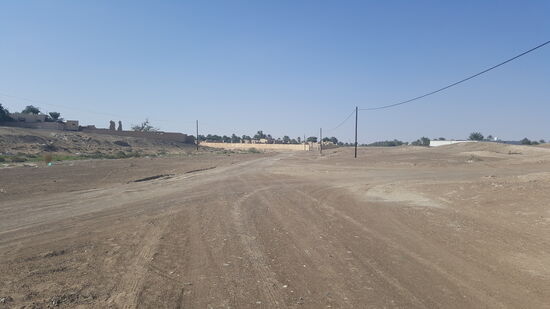 Hier sind noch einige Reste von Lehmhäusern zu finden—wir gehen also noch weiter...