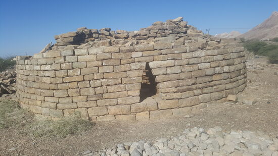 Diese steinernen Bienenkorbgräber stammen von 3500 v. Chr. Und zählen heute zum Weltkulturerbe der UNESCO