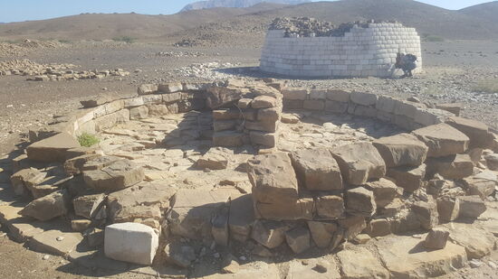 Leider wurden alle Gräber von Grabräubern geplündert, die nur wertlose Keramikgefäße zurückließen