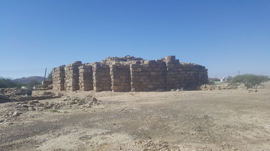 Etwas weiter entfernt finden wir diese Reste —ich kann nirgends finden um was es sich hier handelt...