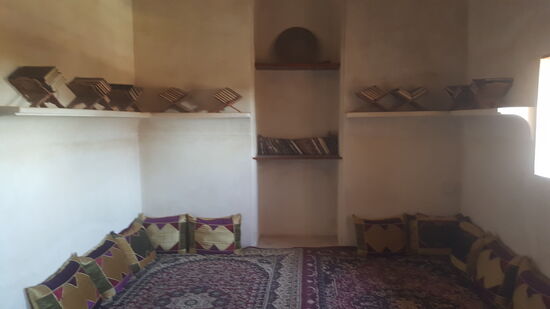 Das Schloß sollte auch als Ort des Wissens dienen—einige Räume sind  als Bibliothek eingerichtet