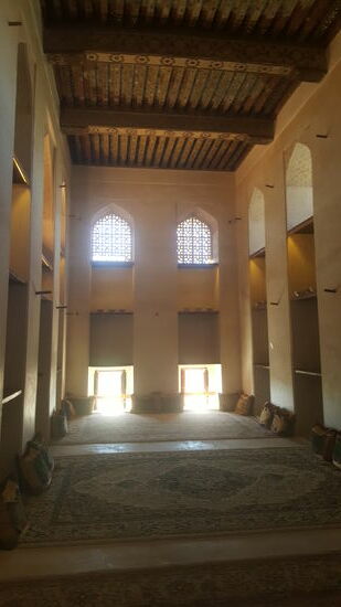Das ist der Sonnen- und Mondraum—durch die oberen 7 Fenster schien das Mondlicht—7 ist die Glückszahl des Islam!