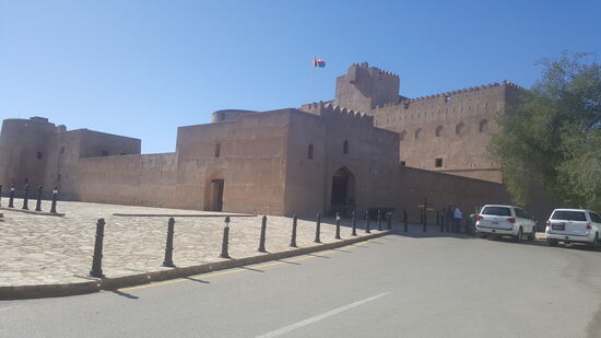 Dieses imposante Schloß ist nur 5km von Bahla entfernt und ein absolutes Highlight!
Wir sind sehr dankbar für diesen Tip