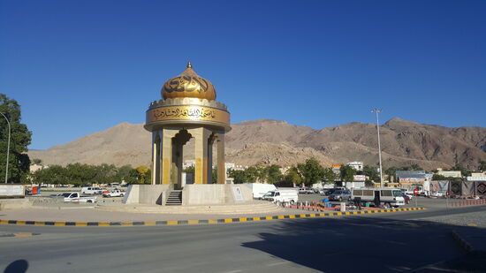 Da es noch früh ist, fahren wir per Taxi in die Altstadt...