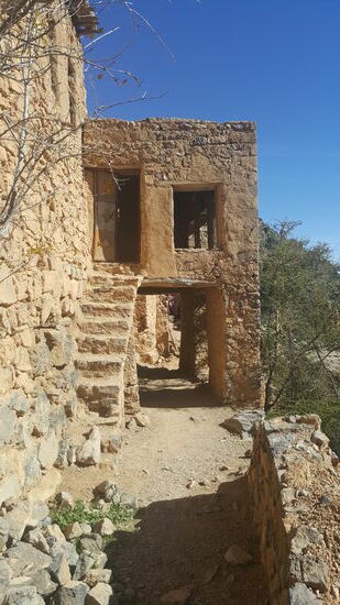 Schauen uns einige Räume der Geisterhäuser an