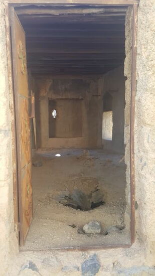 Reingucken ist okay, aber bloß nicht reingehen! Dann geht's ab in die Tiefe...