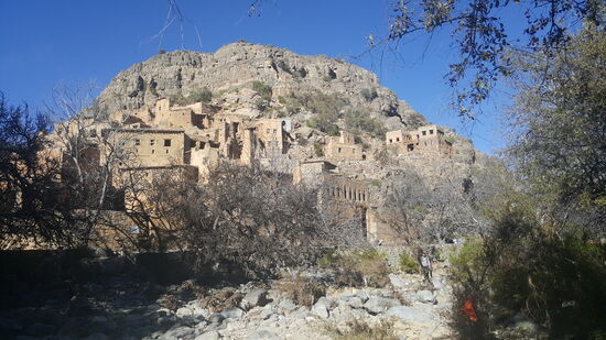 Blick auf das Dorf gegenüber
