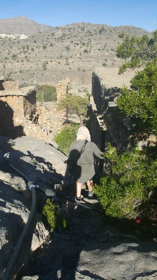 Wie lange dieses Dorf noch bestehen wird, weiß man nicht—der Regen wäscht die Lehmwände regelrecht weg und eine Renovierung ist nicht in Sicht