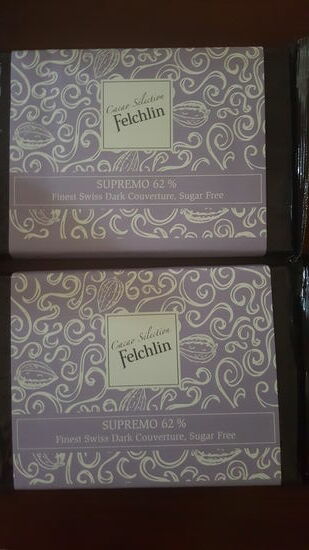 Und dann bekommen wir schon wieder ein Geschenk: jeder ein 500g Paket Schokolade—wenn das so weitergeht, schleppen wir am Ende Zentner von Süßigkeiten durchs Land....