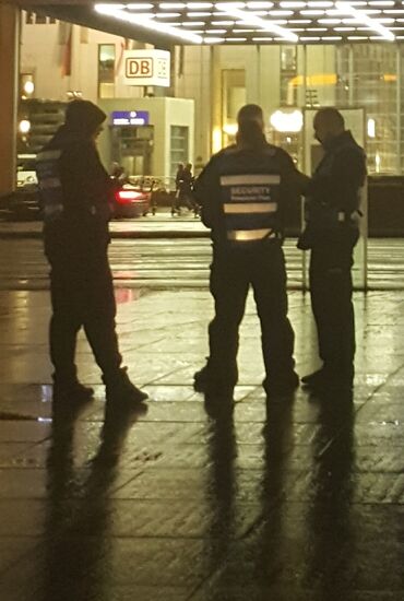 .....oder...?  Alle am daddeln....