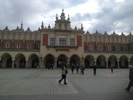 Die Hauptattraktion: Der Marktplatz mit den Tuchhallen--manche behaupten, er wäre schöner als der Markusplatz von Venedig