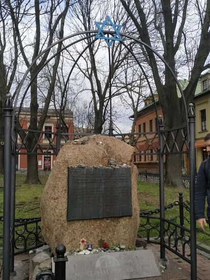 Gedenkstelle: hier werden Steine abgelegt