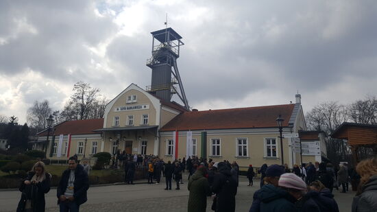 Das Bergwerk mit Förderturm