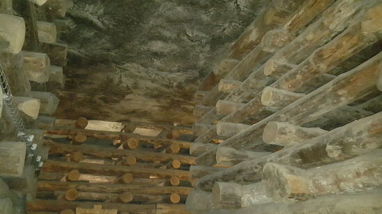 Die Decken stürzen nicht direkt ein, sondern drücken sich langsam nach unten