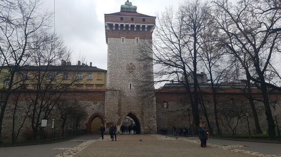 Das mit der alten Stadtmauer vorgelagerte Verteidigungswerk stammt aus 
dem Jahre 1498/99