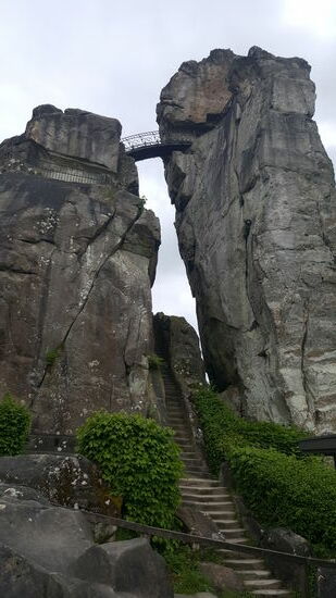 Die Externsteine sind eine mittelalterliche sakrale Stätte und beliebtes Ausflugziiel im Herzen Lippes