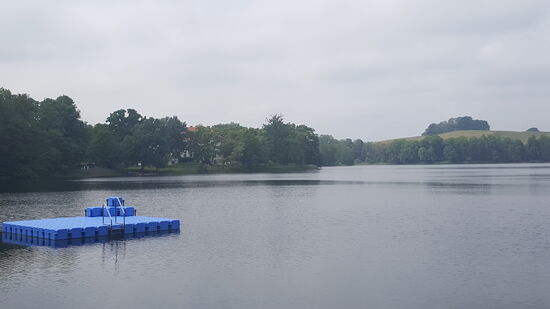 Der kleine Haussee, den wir nun umrunden werden