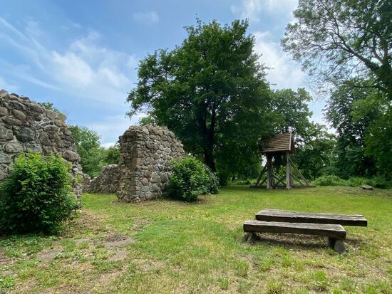 Diese Kirche wurde Mitte des 14. Jahrhunderts als spätromanische Patronatskirche des Lehnsherrn Heinrich von Moltzan errichtet....