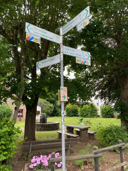 Eine ganze Weile bleiben wir auf dem richtigen Weg