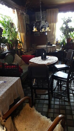 Die Wirtin ruft uns ein Taxi, denn zurücklaufen wollen wir nicht mehr.