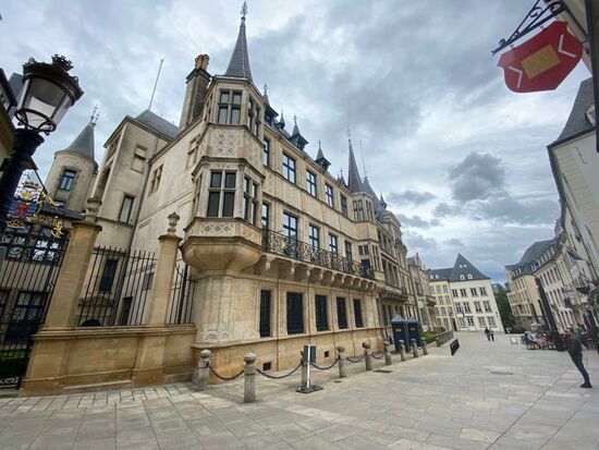 Der im 16. Jahrhundert errichtete Palast enthält charakteristische Elemente der Renaissance und wurde im Zeitalter des Barocks erweitert