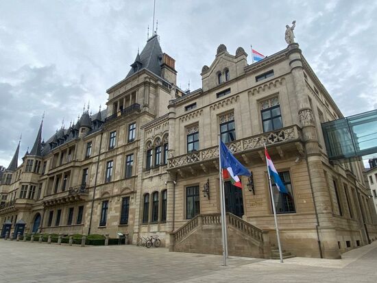 Seit 1890 wird das Gebäude im Stil der flämischen Renaissance als Großherzoglicher Palast genutzt