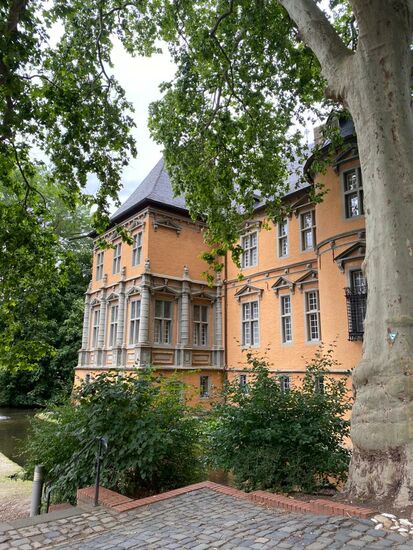 Schloß Rheydt ist eine Renaissance-Wasserschloßanlage aus dem 16.Jhd