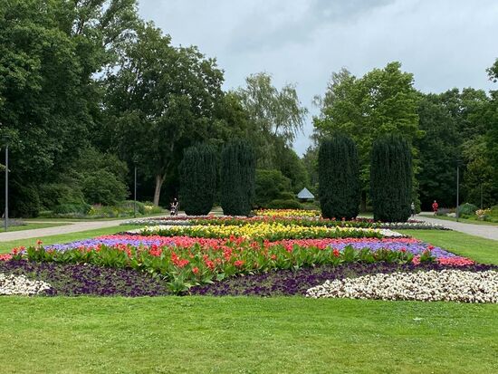 Derzeit sind 10 Gärtner und Gärtnerinnen auf dem 30 Hektar großen Gelände beschäftigt
