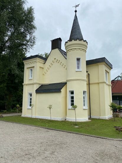 Das Inselschlösschen am Hariksee