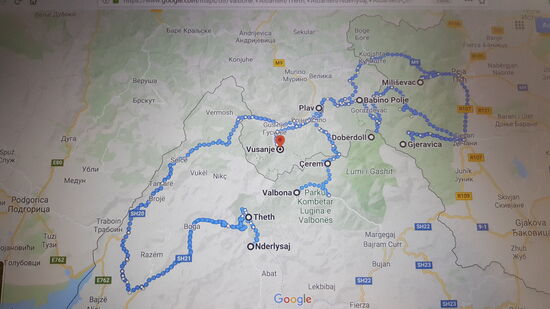 "Peaks of the Balkans" bedeutet 192km durch die Berge hinauf und hinunter. Übernachten in Bergdörfern bei Bauern und Schäfern. Einfaches Essen, müde Füße und Natur-satt!