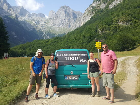 Ein „Werbefoto“ für Enko am Eingang des Nationalparks