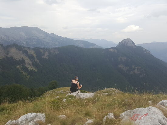 Immer muss das Mädchen so nah an den ABGRUND GEHEN...