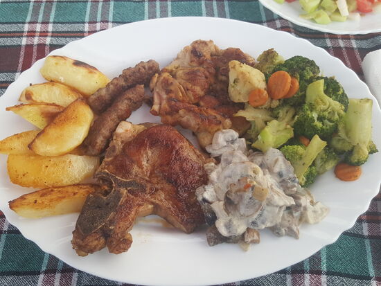 Abends gibt es bei unserer Gastfamilie einen großen Grillteller