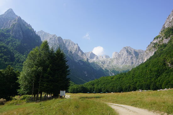 Der heutige Tag bringt uns zu 3 besonders schönen Pässen-bzw peaks des „Naturparks Grbaja“—deshalb der Tausch des Programms. Den ursprünglichen Programmpunkt könnte man notfalls canceln.