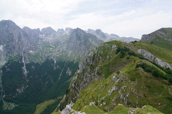 Über diese Kämme (rechts) müssen wir...