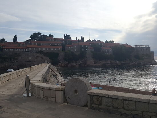 Die Insel wurde 2007 von der Firma „Amanresorts“ für 30 Jahre geleast und renoviert. Am Ende sollten dort 53 Suiten entstehen