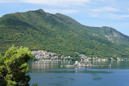 Da hat man einfach mal was vom Berg abgekappt und Häuser hingesetzt