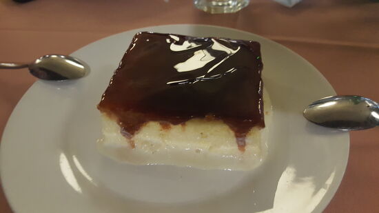 Als Dessert teilen wir uns „Tres leches“—ich kann nur sagen: lasst die Finger davon!
Es ist teuflisch lecker!!—süß und milchig!