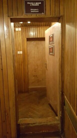 Wir sehen auch einige kleine Wohnungen der Generäle