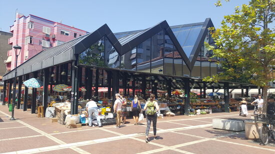 Die Markthalle von Tirana