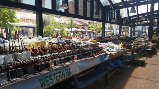 Auffällig ist, dass es Unmengen Tabak gibt