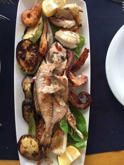 Hauptgericht: Gemischte Grill-Fischplatte für 2 Personen