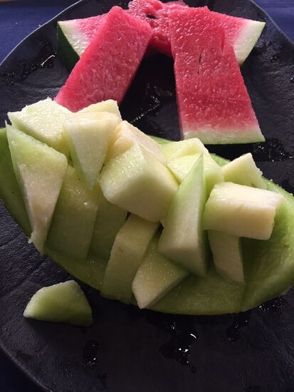 Das erfrischende Dessert bekommen wir vom Haus geschenkt