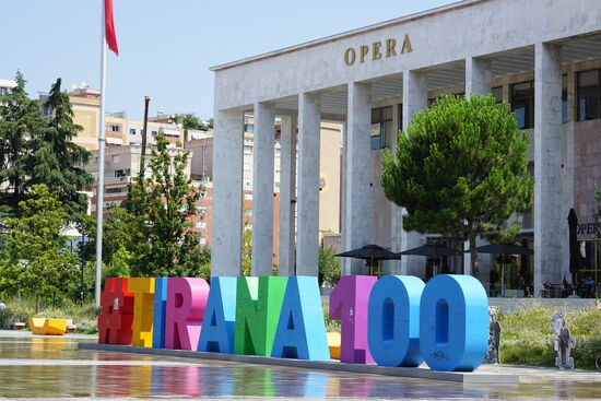 Seine Gesamtfläche beträgt etwa 38.000 qm—hier der Kulturpalast mit Oper