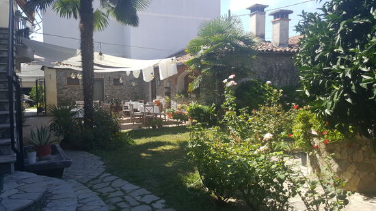 Der Rosengarten, dort bekommen wir morgen unser Frühstück