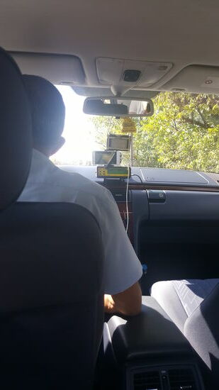 Wir starten mit 300 Lek und sind am Ende bei knapp 600 Lek (ca 5 Euro)—und ja—er kann tatsächlich wechseln