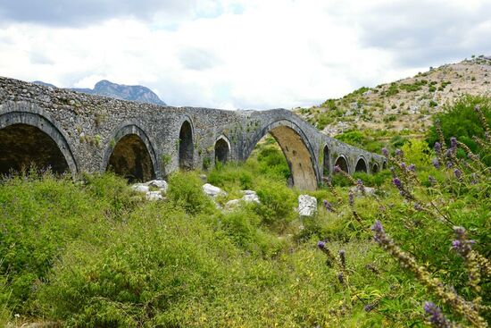 Unglaublich schön, diese Brücke aus der osmanischen Zeit..